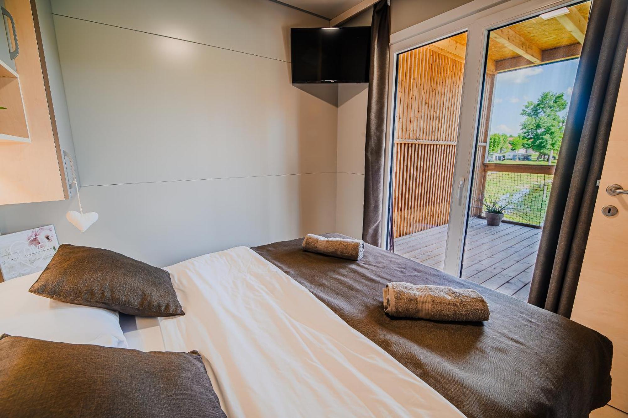 Deluxe Lake View Mobile Homes With Thermal Riviera Tickets Catez ob Savi Ngoại thất bức ảnh